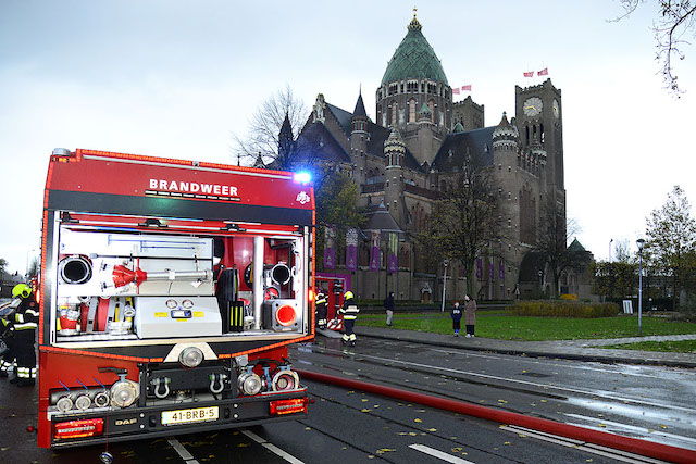 2021/183/20211113-16u47 GB 018 Zeer grote brand Westergracht HLM.jpg